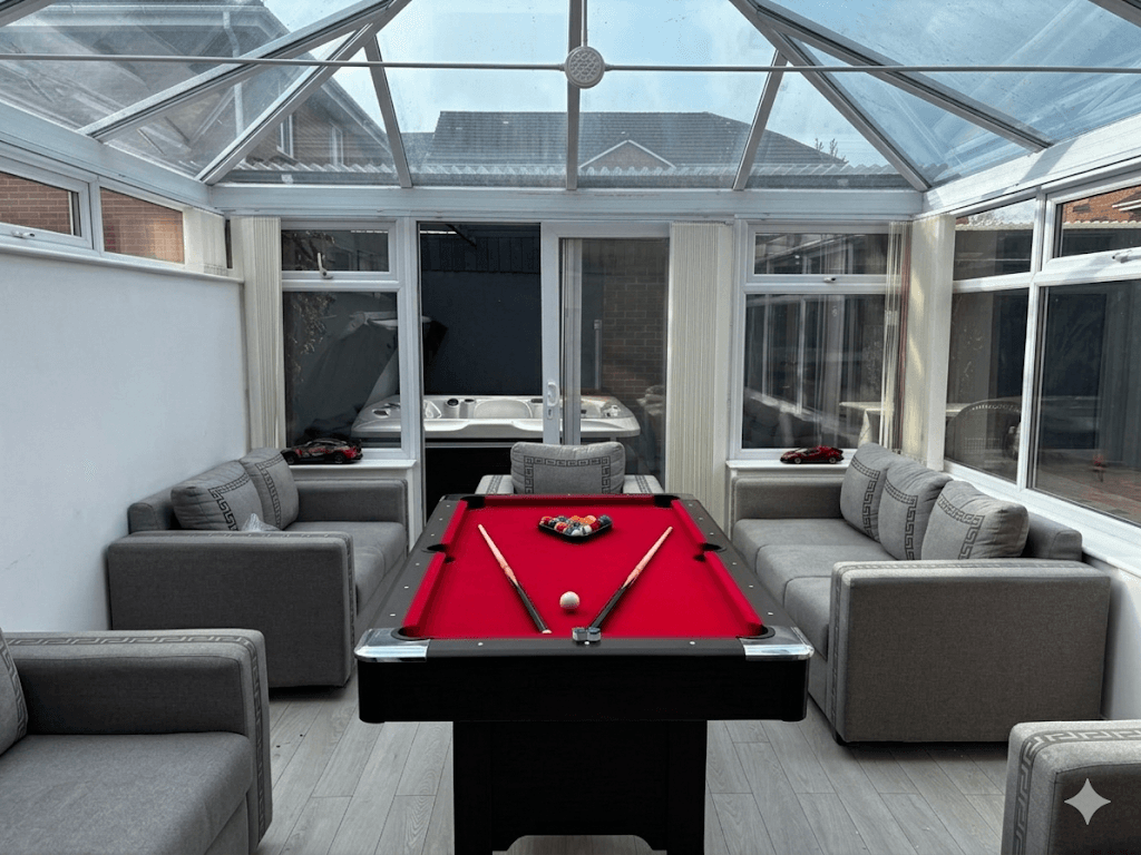Semi Detached /Jacuzzi & Pool Table